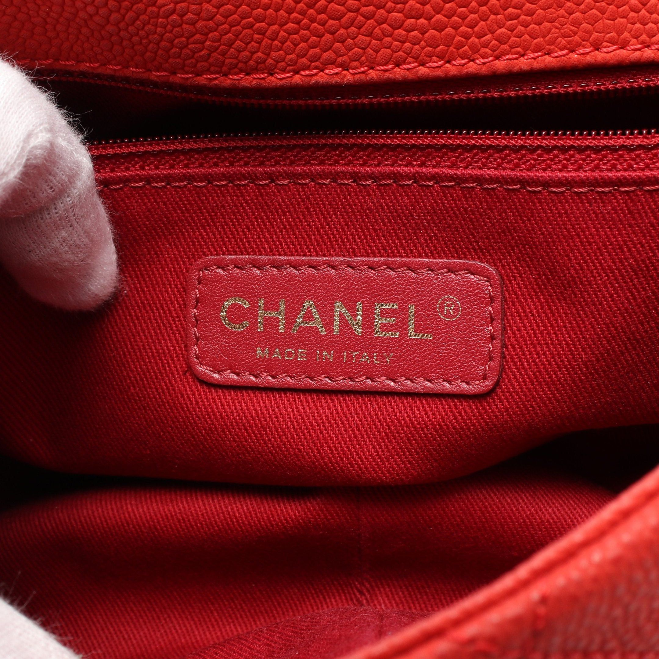 Chanel Chanel Matelasse Chain Shoulder Bag Caviar Skin Red Gold Hardware Size ONE SIZE - 4 Thumbnail