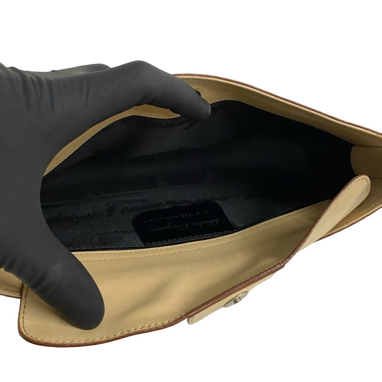 Salvatore Ferragamo Salvatore Ferragamo Shoulder Bag Neutrals Leather Size ONE SIZE - 8 Thumbnail