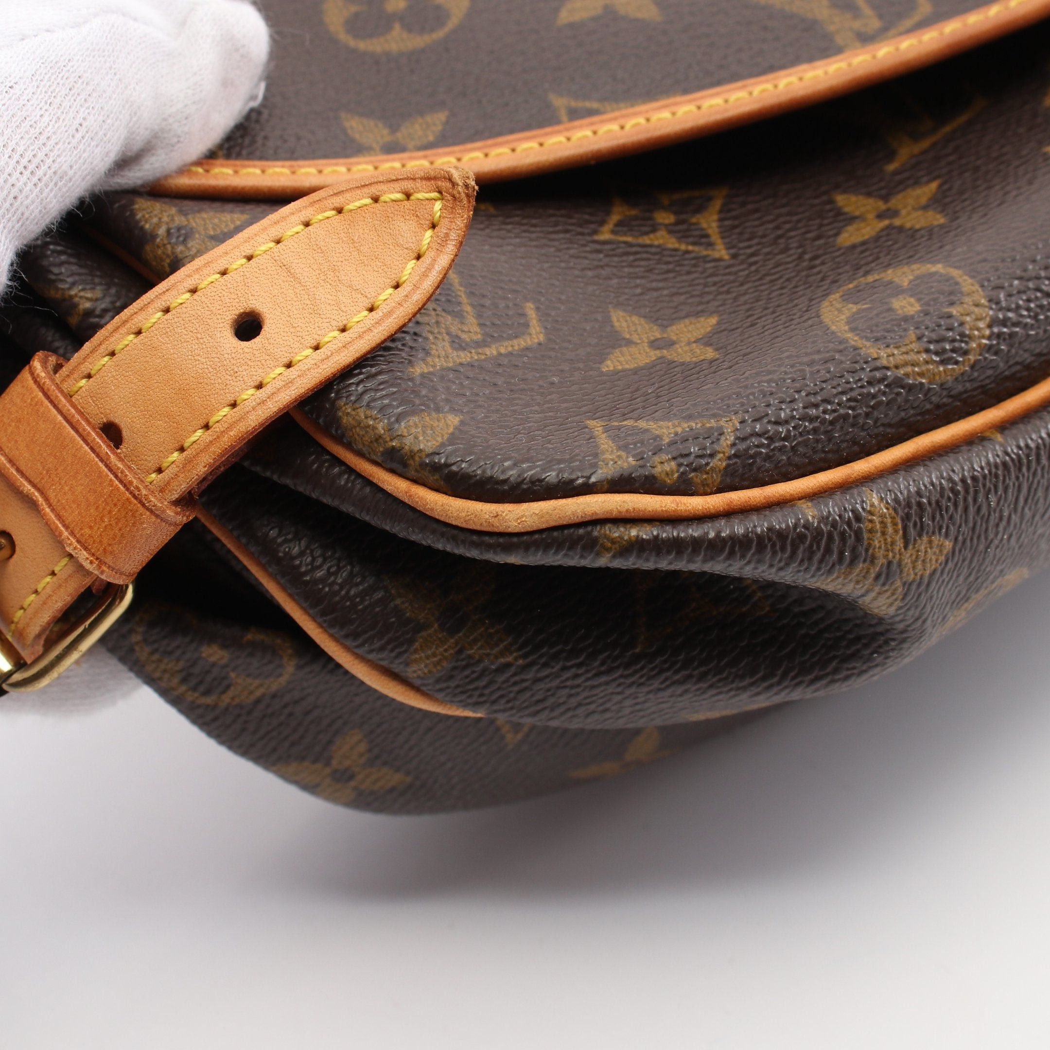 Louis Vuitton Louis Vuitton Saumur 30 Monogram Shoulder Bag Leather Brown Size ONE SIZE - 8 Thumbnail