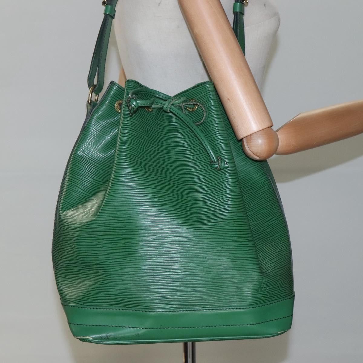 Louis Vuitton Noé Green Leather Shoulder Bag (Pre-Owned) Size ONE SIZE - 14 Thumbnail