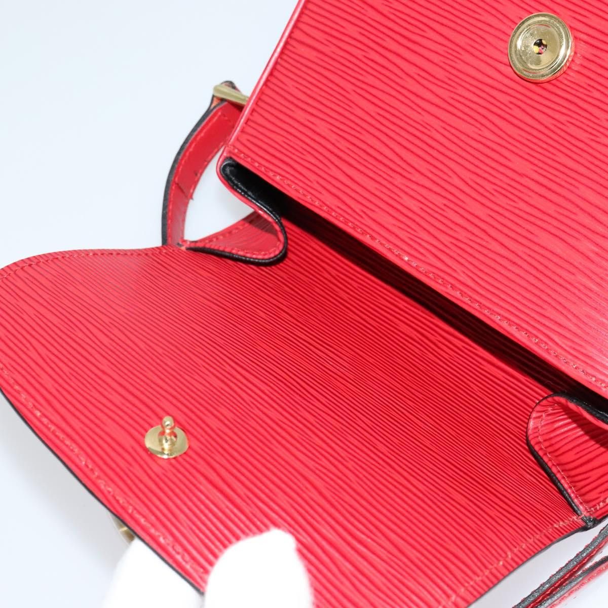 Louis Vuitton Saint Cloud Red Leather Shoulder Bag (Pre-Owned) Size ONE SIZE - 20 Thumbnail