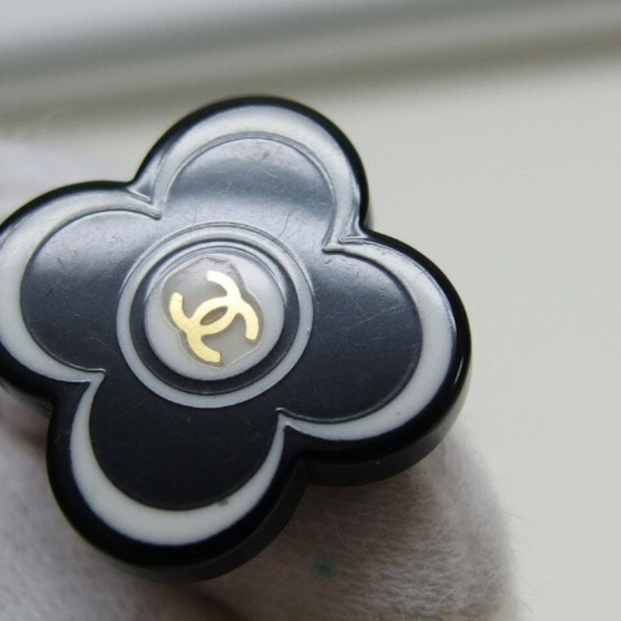 Chanel Chanel Camellia earring Size ONE SIZE - 10 Thumbnail