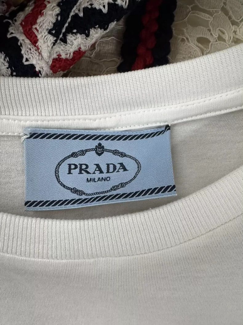 Prada Prada Short Sleeve T-Shirt with Flower Size US L / EU 52-54 / 3 - 4 Thumbnail