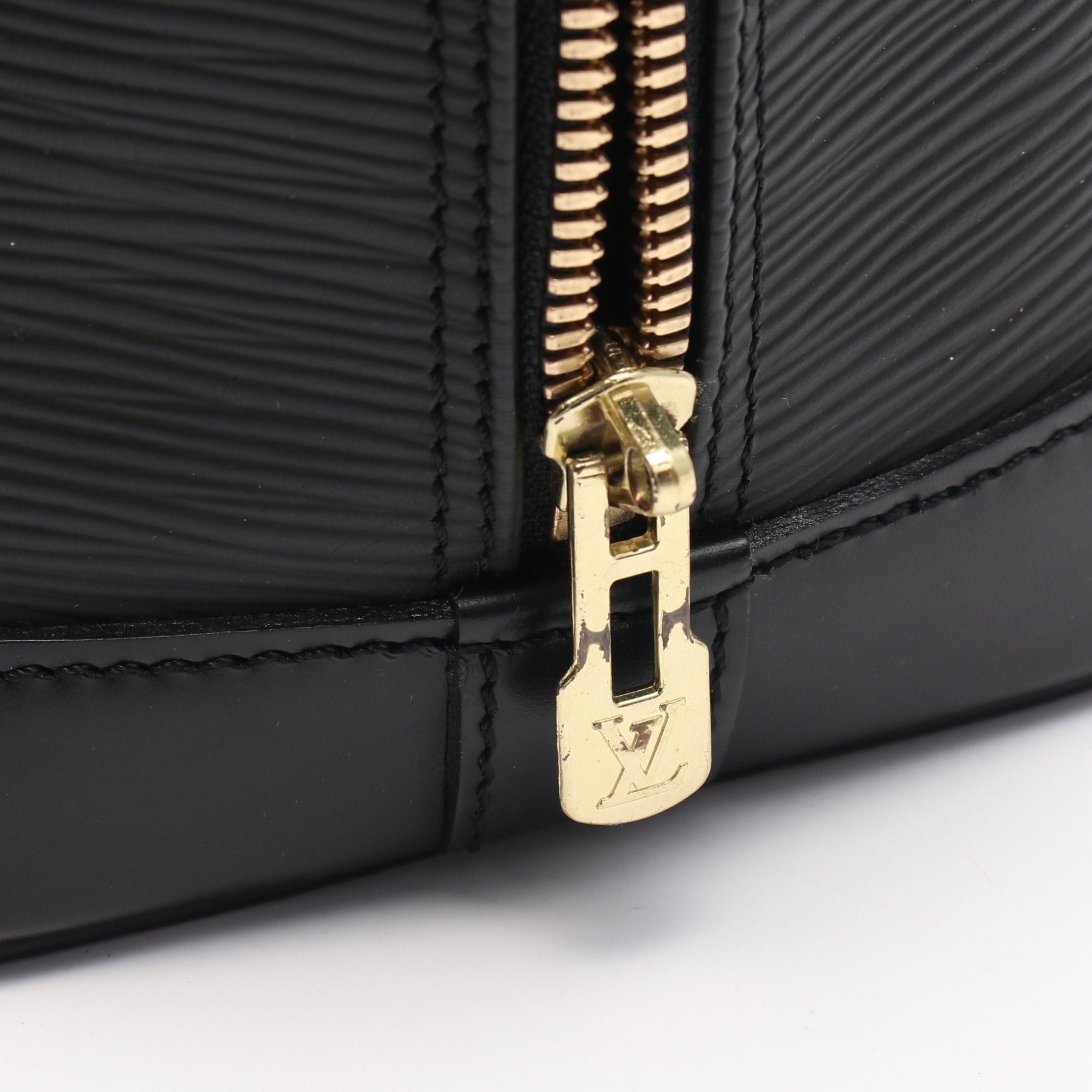 Louis Vuitton Louis Vuitton Alma Epi Noir Handbag Leather Black Size ONE SIZE - 10 Thumbnail