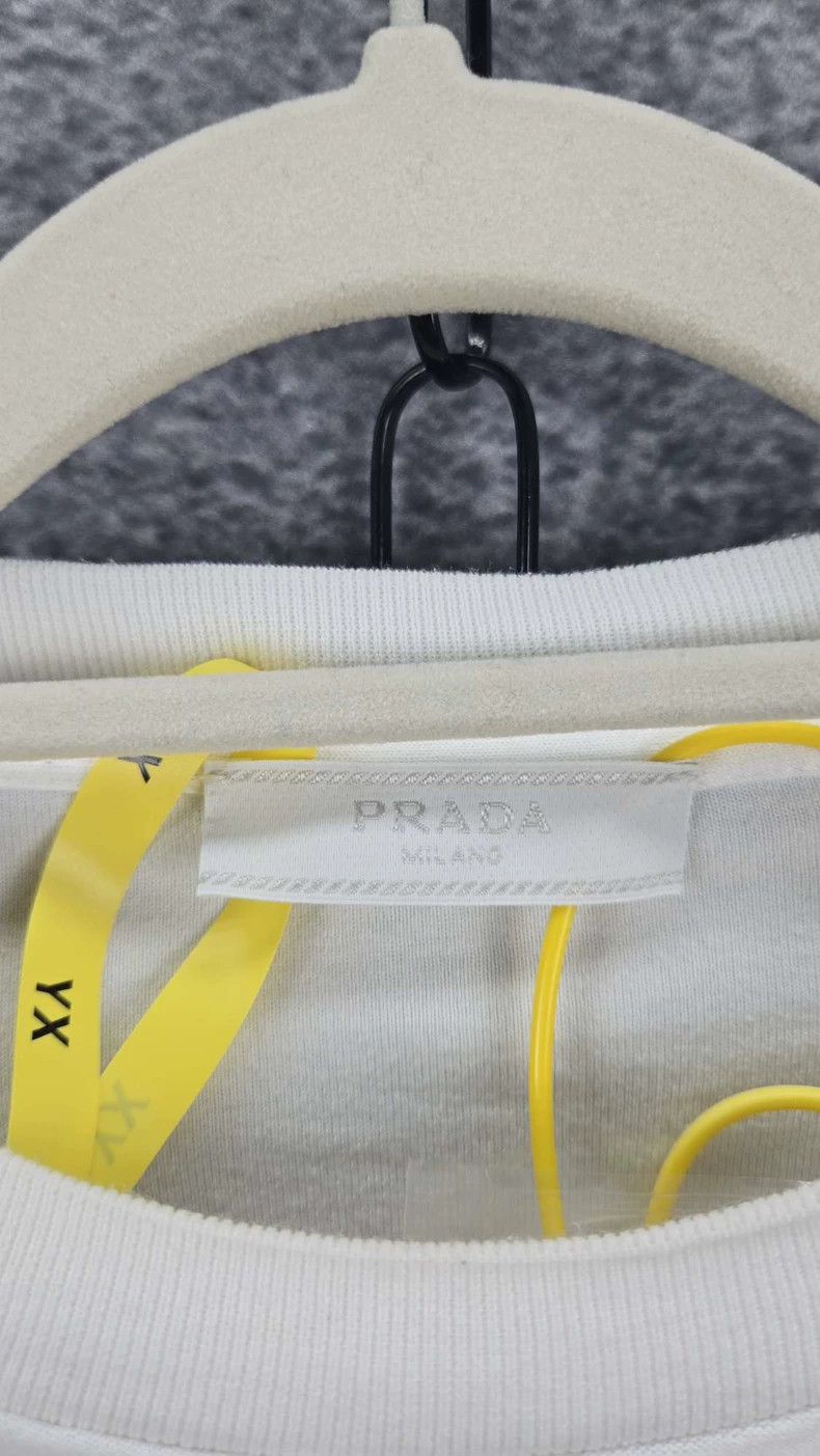 Prada White Prada Crew Neck T-Shirt Size US L / EU 52-54 / 3 - 7 Thumbnail