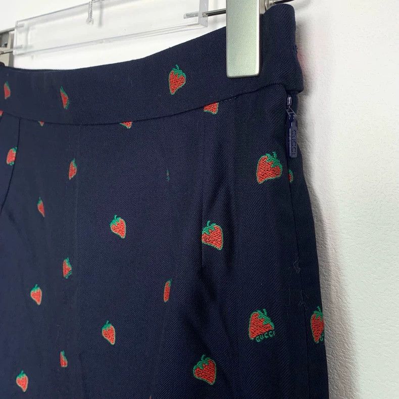Gucci Gucci Navy Blue Strawberry Embroidered Skirt Size US 38 / EU 54 - 3 Thumbnail