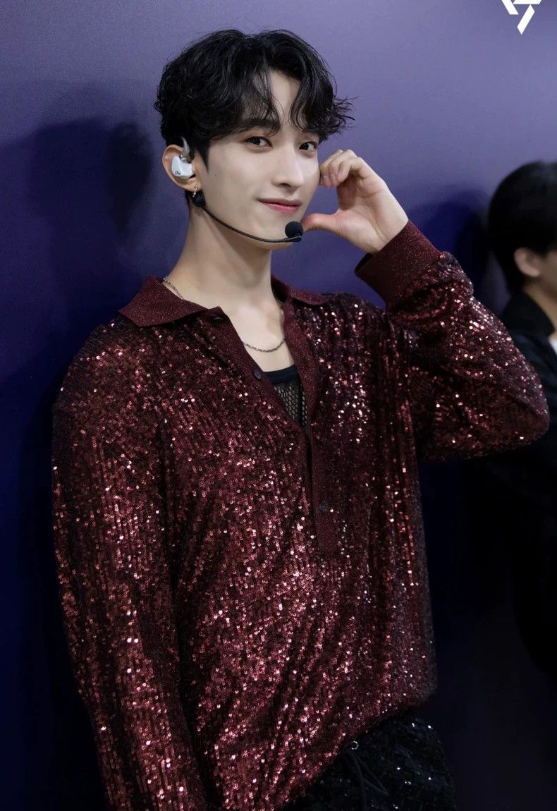 Saint Laurent Paris Saint Laurent Sequin Shirt in Red Size US S / EU 44-46 / 1 - 4 Thumbnail