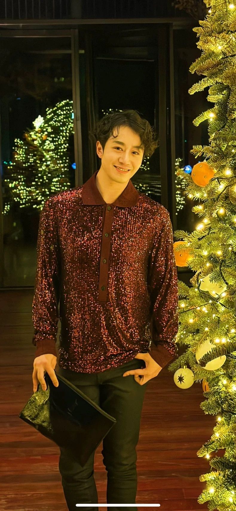 Saint Laurent Paris Saint Laurent Sequin Shirt in Red Size US S / EU 44-46 / 1 - 3 Thumbnail