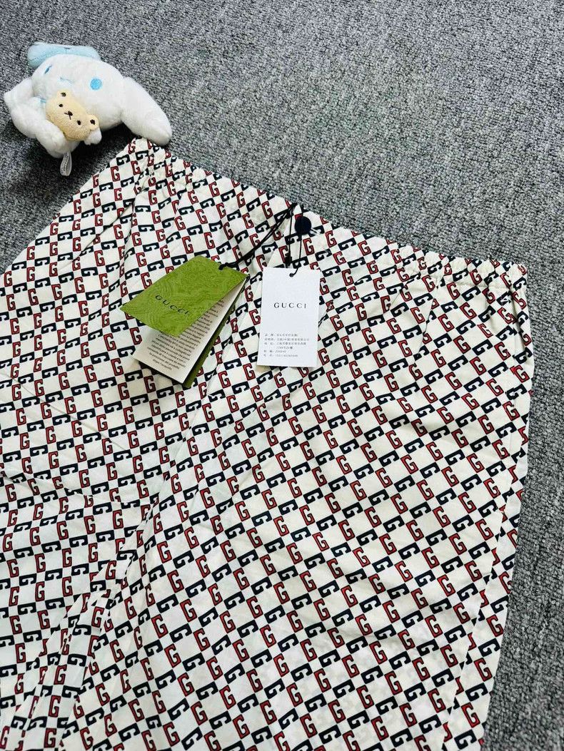 Gucci Gucci White Logo Design Casual Shorts Size US 31 - 2 Thumbnail