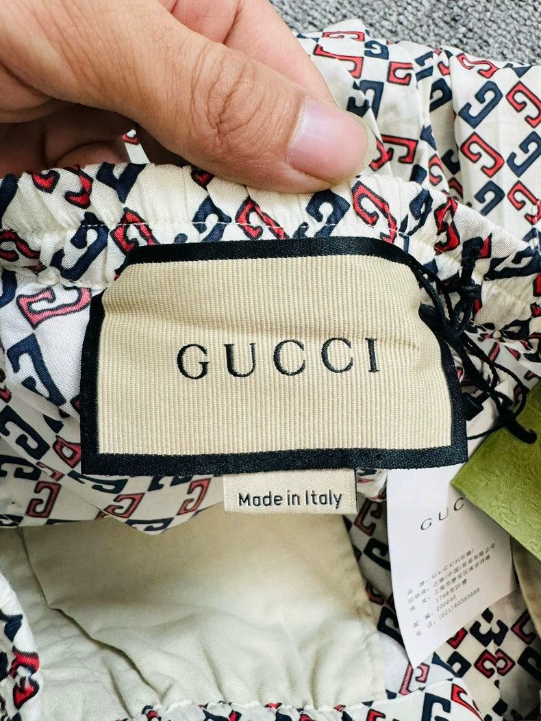 Gucci Gucci White Logo Design Casual Shorts Size US 31 - 3 Thumbnail