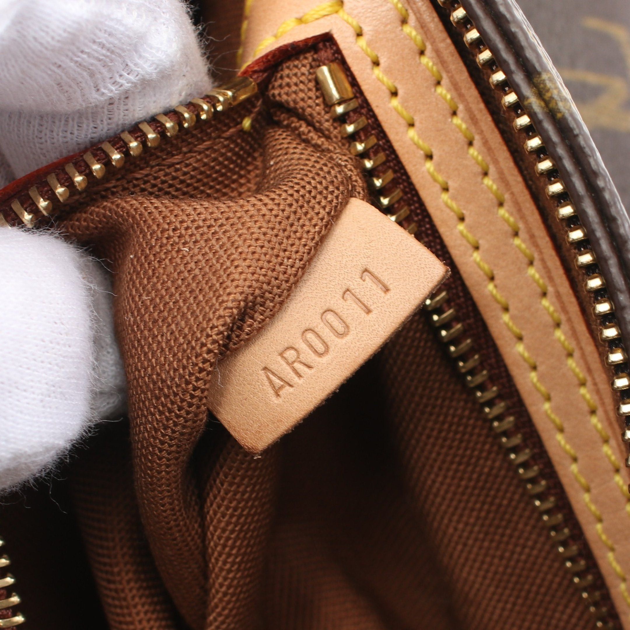Louis Vuitton Louis Vuitton Trotteur Monogram Shoulder Bag Leather Brown Size ONE SIZE - 5 Thumbnail