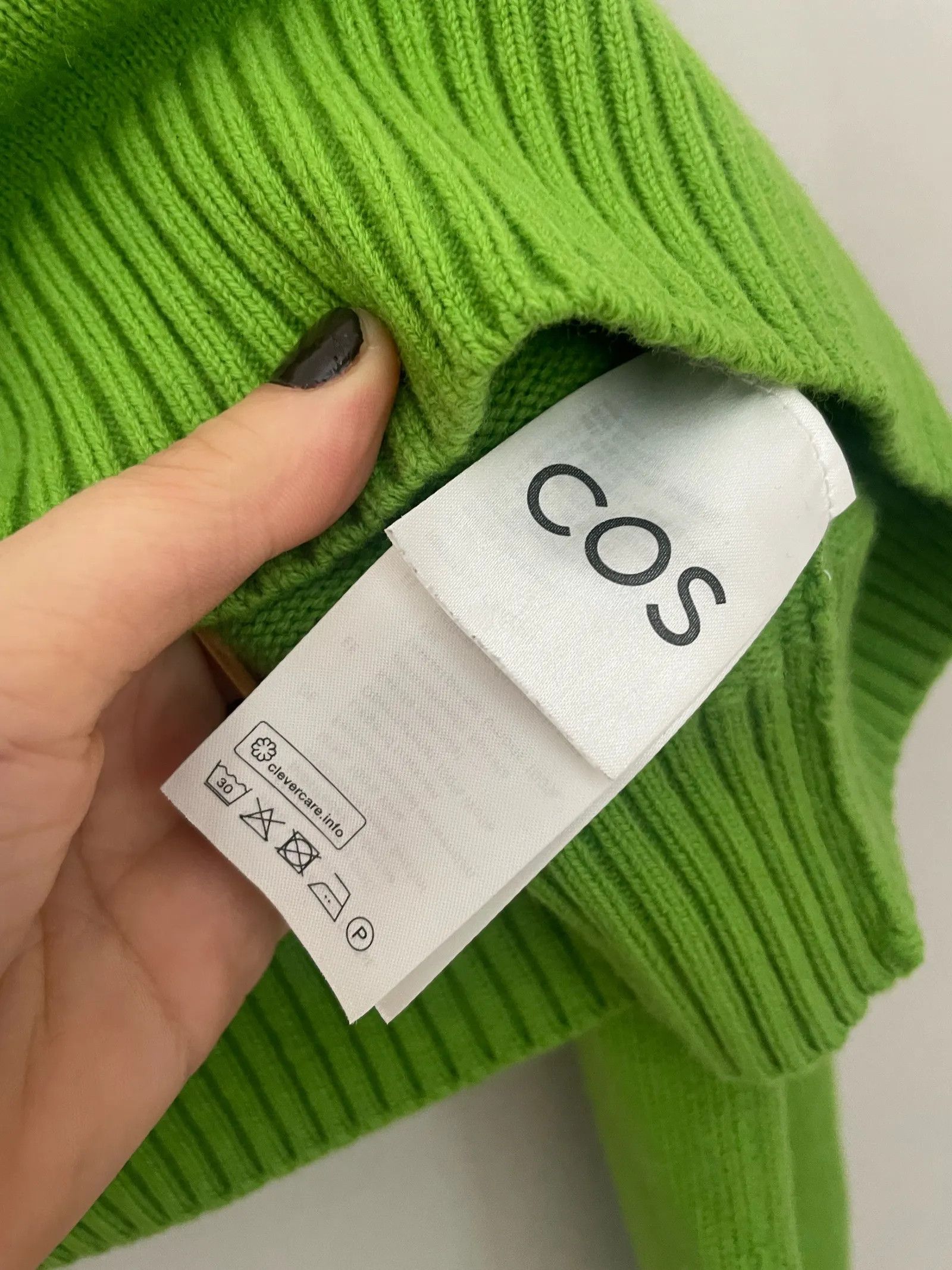 Cos Cos Cos cropped v neck wool jumper Sweater Size S / US 4 / IT 40 - 3 Thumbnail