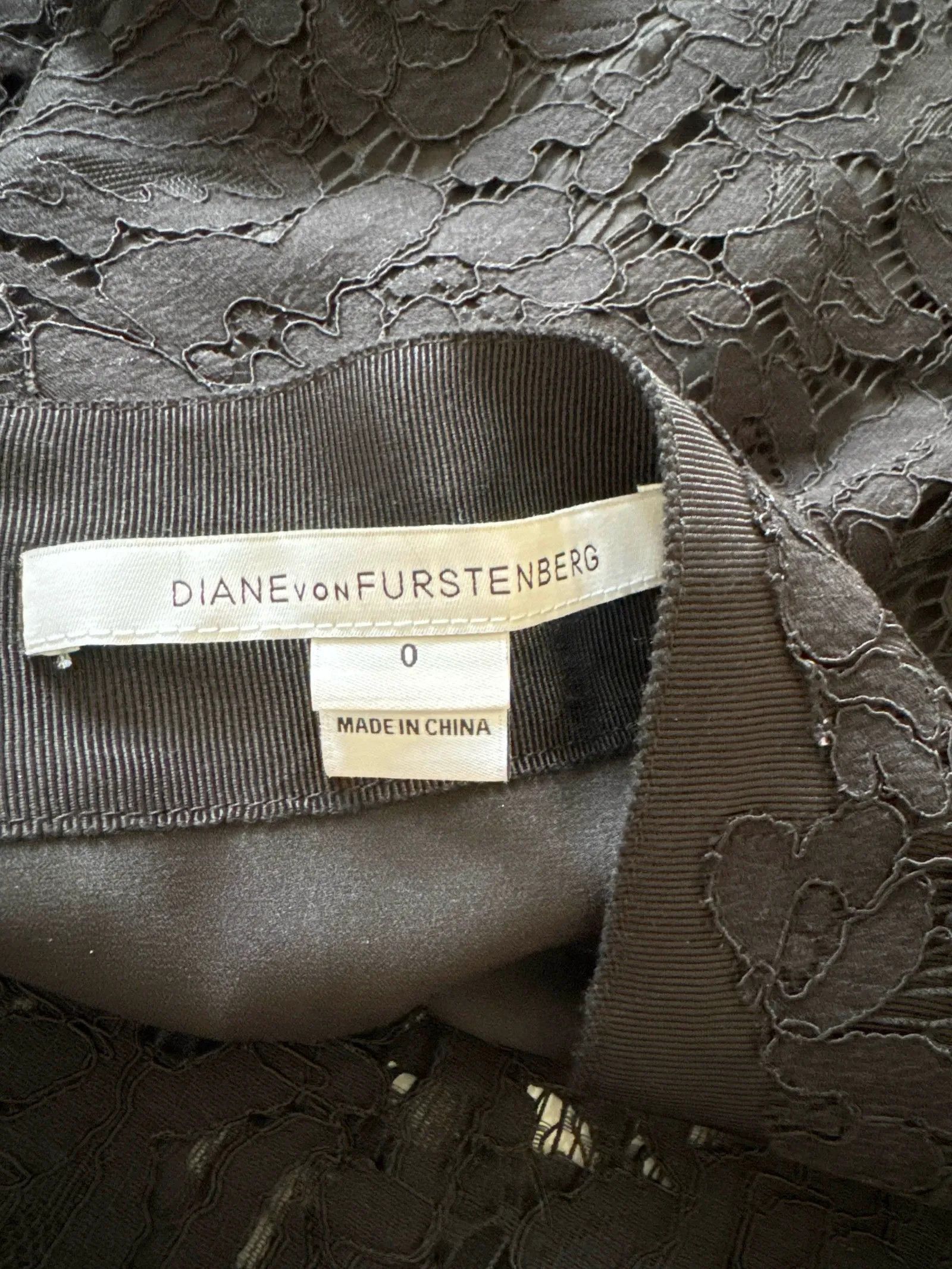 Diane von Furstenberg Diane von Furstenberg Skirt Size 27" / US 4 / IT 40 - 2 Thumbnail