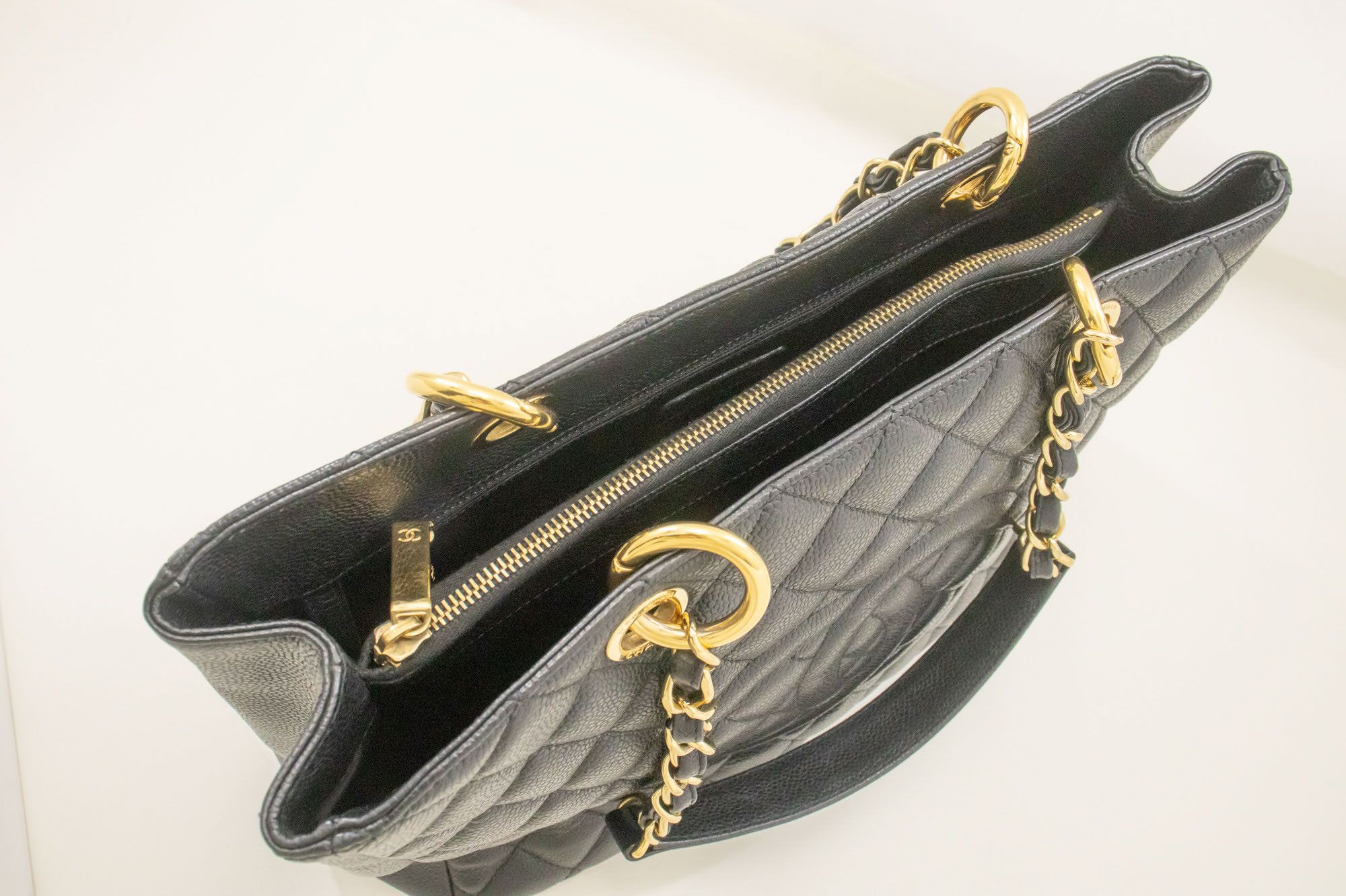 Chanel Black Leather Shoulder Bag (Pre-Owned) Size ONE SIZE - 6 Thumbnail