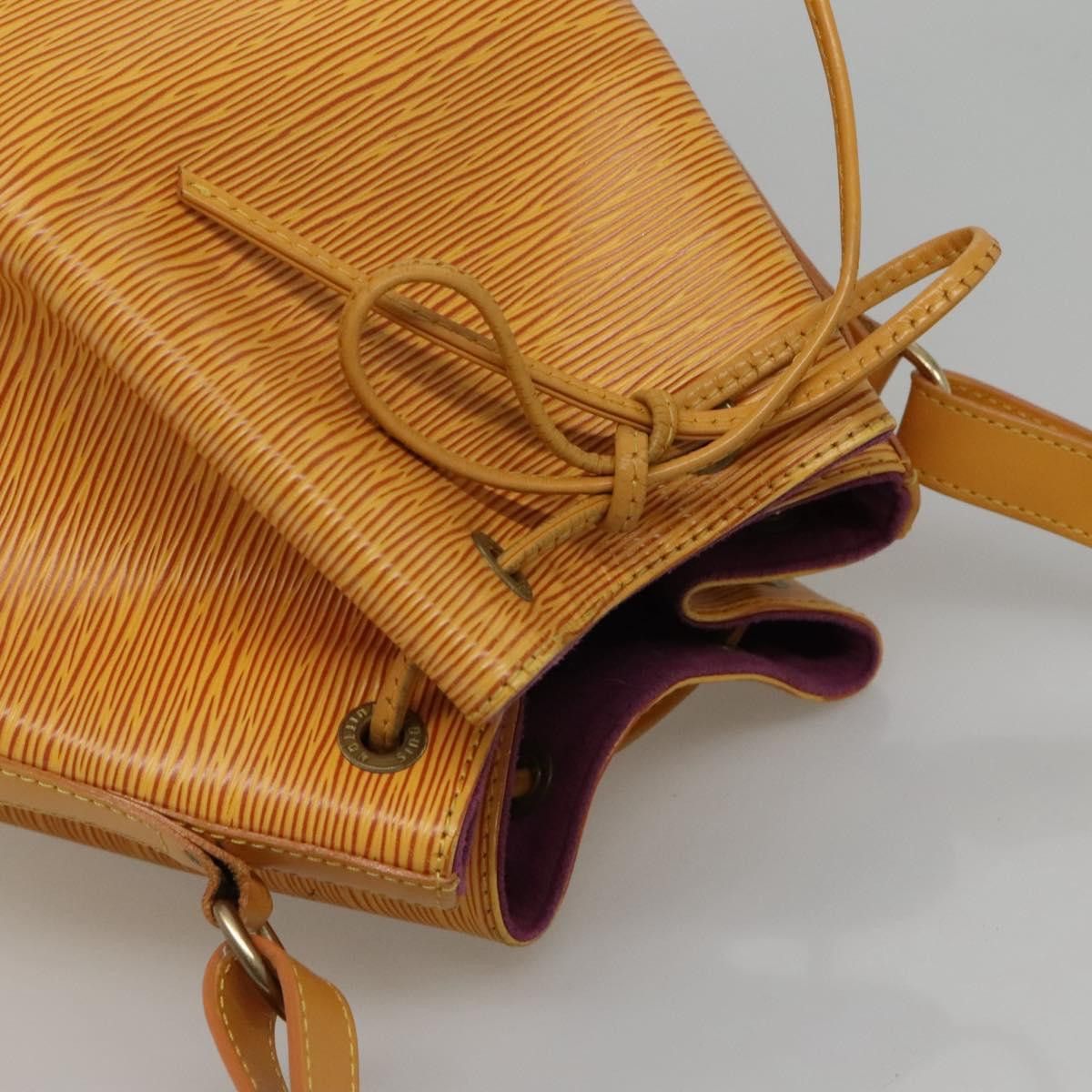 Louis Vuitton Noé Yellow Leather Shoulder Bag (Pre-Owned) Size ONE SIZE - 12 Thumbnail
