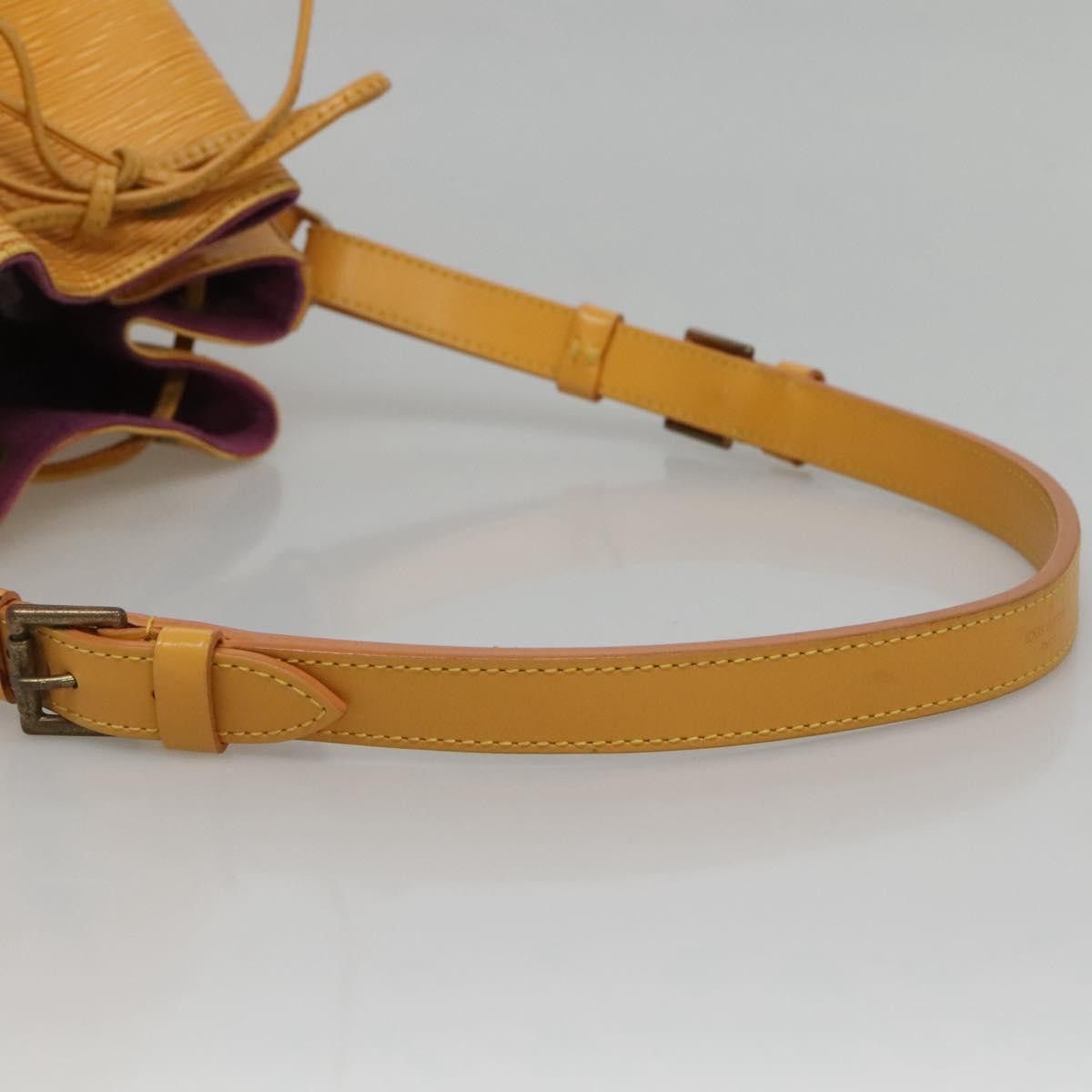 Louis Vuitton Noé Yellow Leather Shoulder Bag (Pre-Owned) Size ONE SIZE - 5 Thumbnail