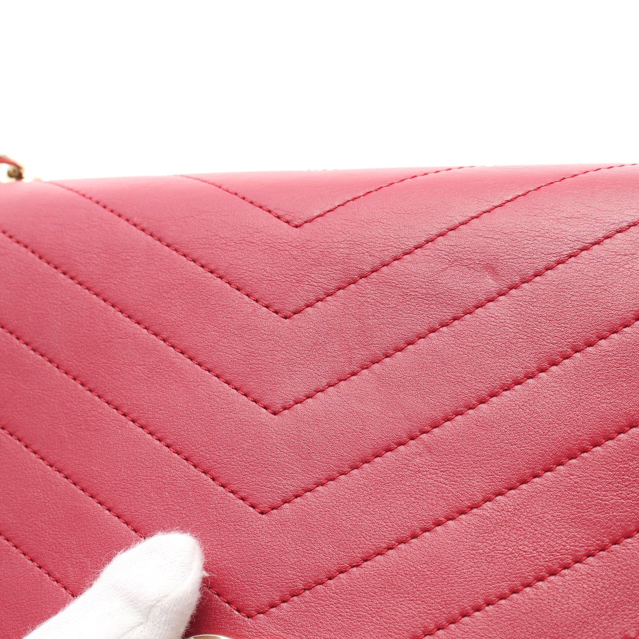 Chanel Chanel V-Stitch Chevron Chain Shoulder Bag Leather Red Gold Hardware Size ONE SIZE - 8 Thumbnail