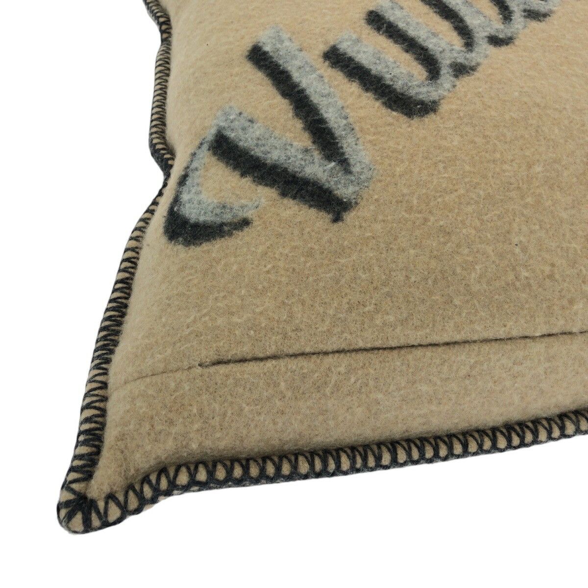 Louis Vuitton Louis Vuitton Louis Vuitton Cashmere Cashmere Logo Cushion R99304 Others Other R99304 DUTY FREE for USA Size ONE SIZE - 4 Thumbnail