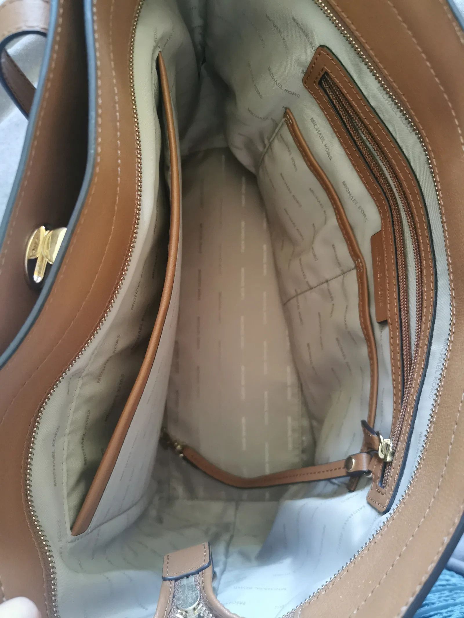 Michael Kors Michael Kors Rivington Stud Bucket Bag Size ONE SIZE - 4 Thumbnail