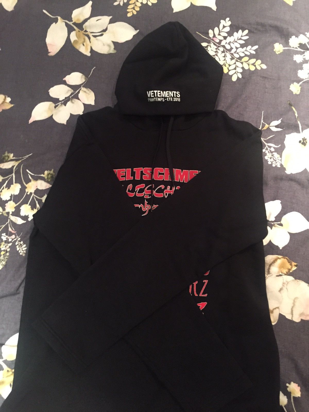 VETEMENTS Weltschmerz  Hoodie