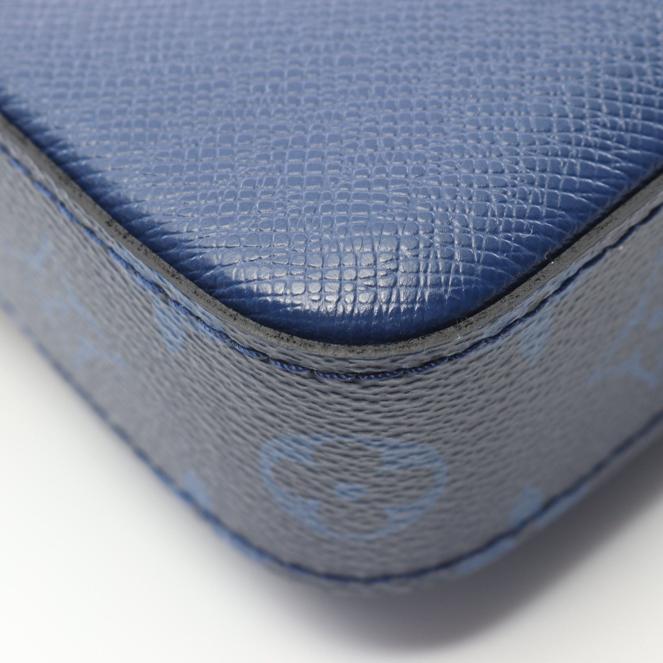 Louis Vuitton Louis Vuitton Trio Messenger Taigarama Cobalt Blue Shoulder Bag Leather Size ONE SIZE - 6 Thumbnail