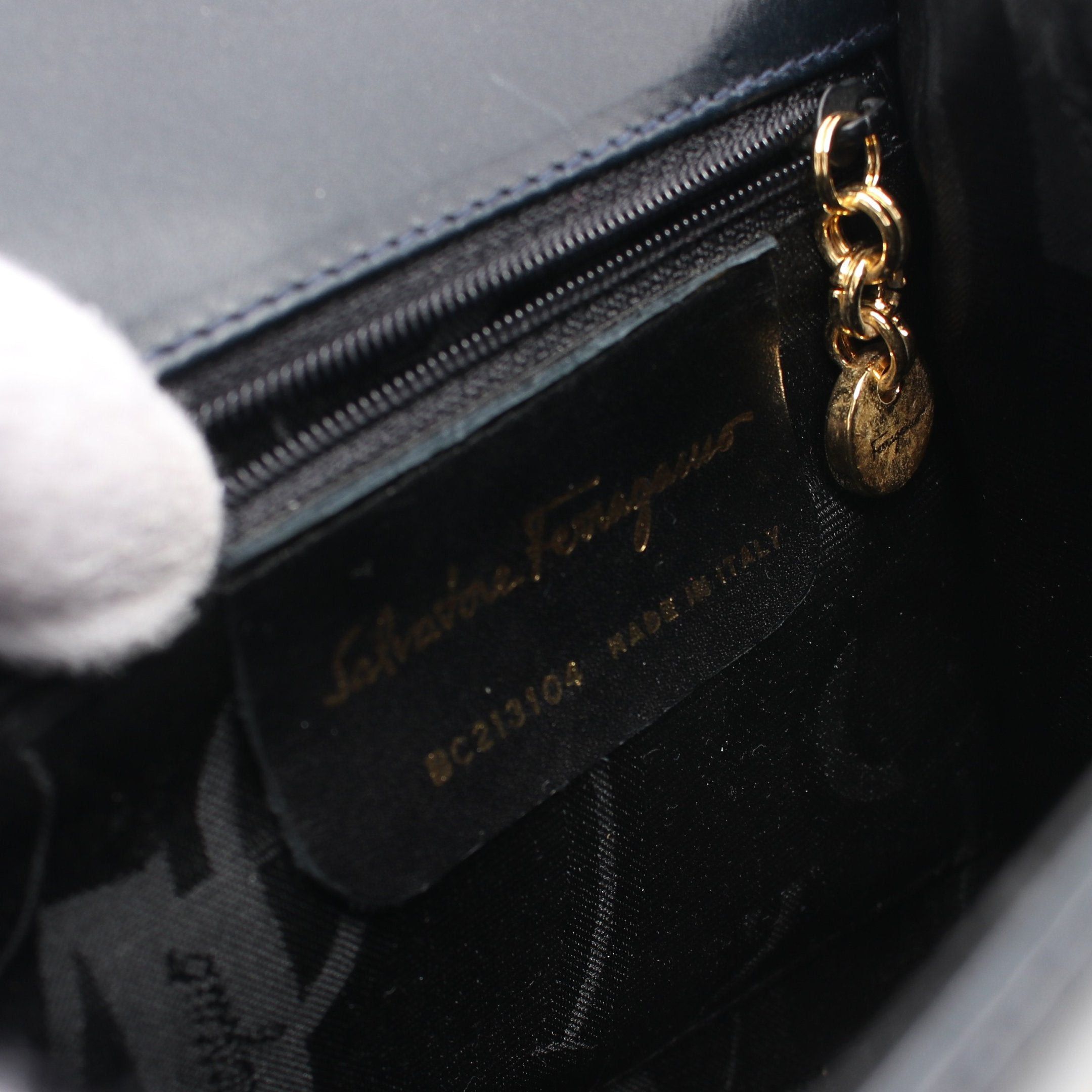 Salvatore Ferragamo Salvatore Ferragamo Vala Ribbon Handbag Leather Black Size ONE SIZE - 4 Thumbnail