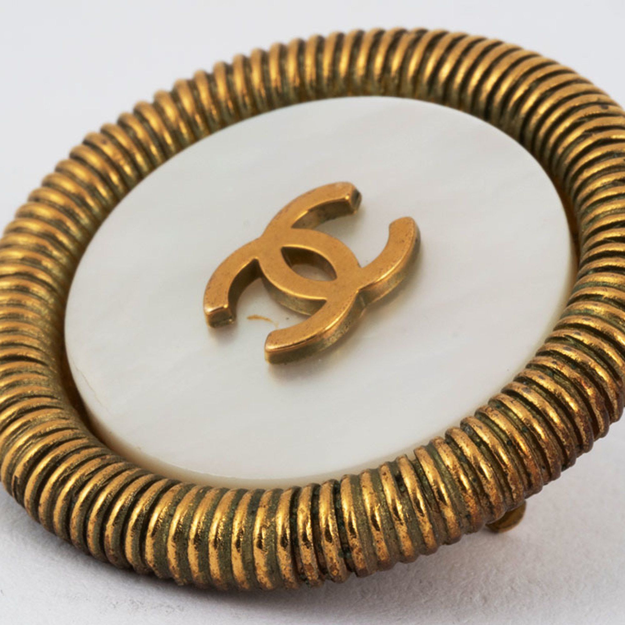 Chanel Chanel Round Shell Coco Earrings Gold Women's 94P Mark CHANEL Size ONE SIZE - 9 Thumbnail
