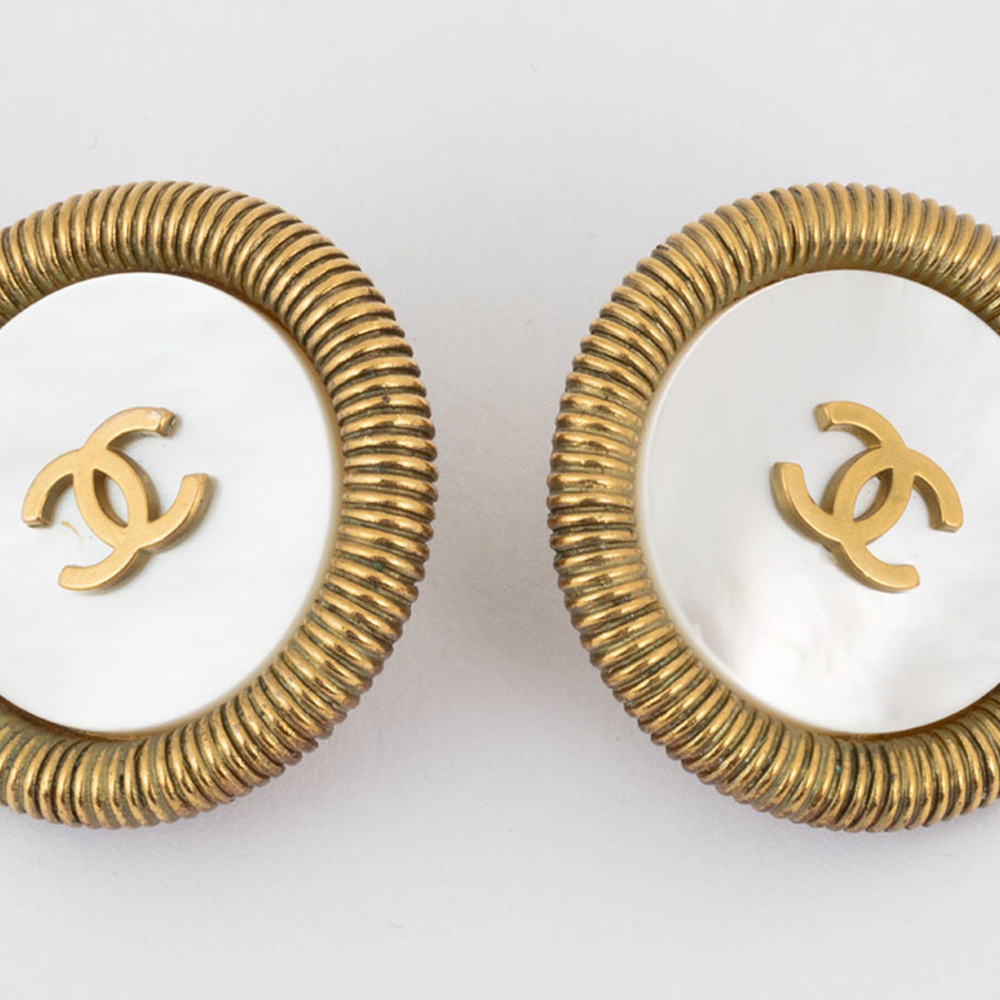 Chanel Chanel Round Shell Coco Earrings Gold Women's 94P Mark CHANEL Size ONE SIZE - 10 Thumbnail