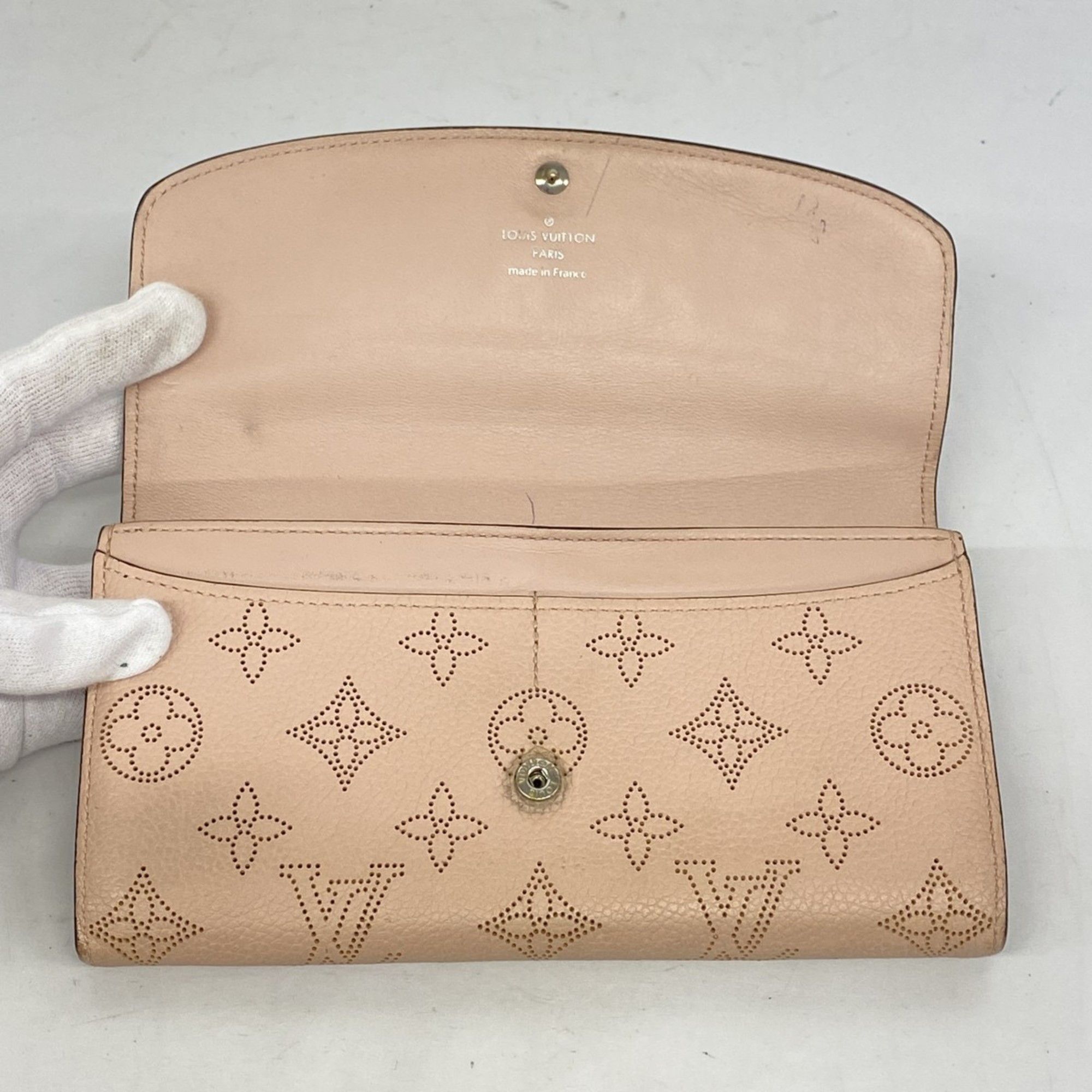 Louis Vuitton Louis Vuitton Mahina wallet Size ONE SIZE - 5 Thumbnail