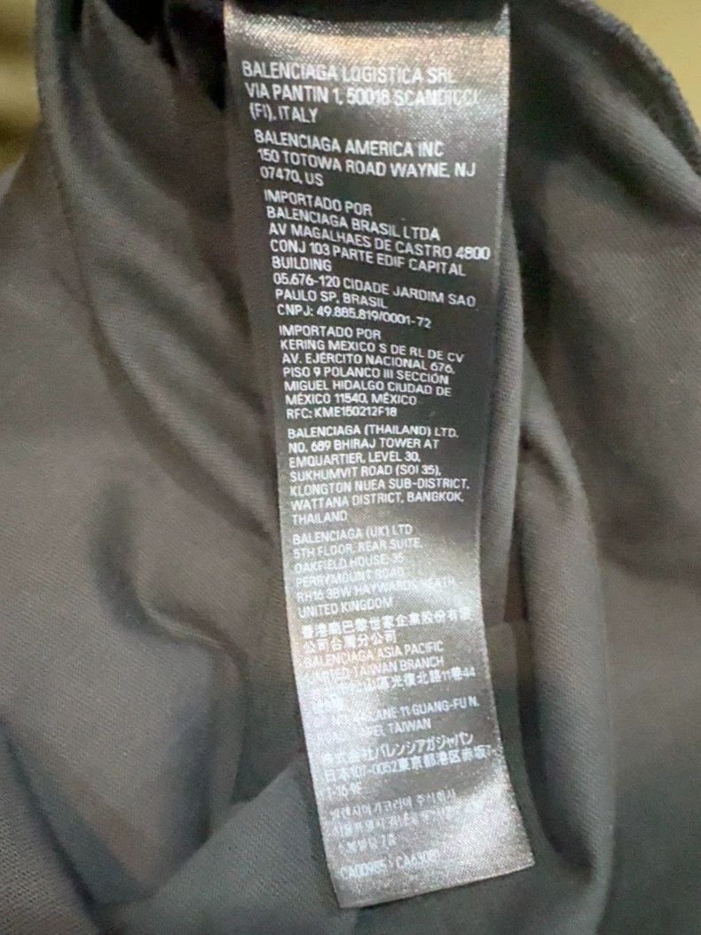 Balenciaga Balenciaga Distressed Gothic Logo Short Sleeve Tee Size US S / EU 44-46 / 1 - 7 Thumbnail