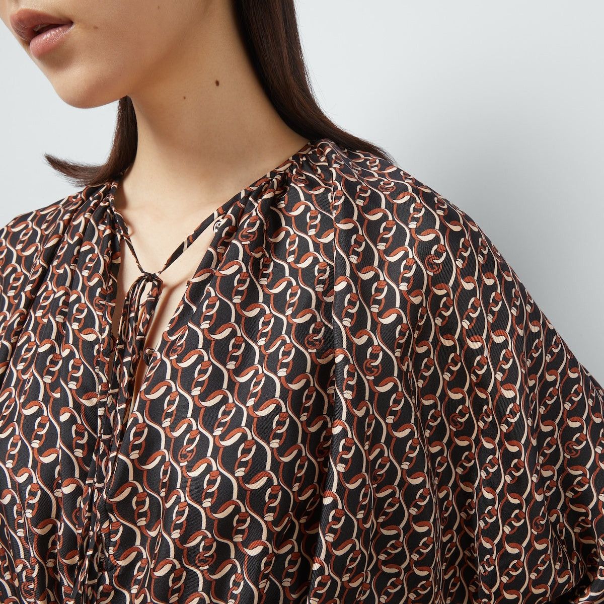 Gucci Gucci Interlocking G Chain Print Silk Dress SIZE 40 Size ONE SIZE - 4 Thumbnail