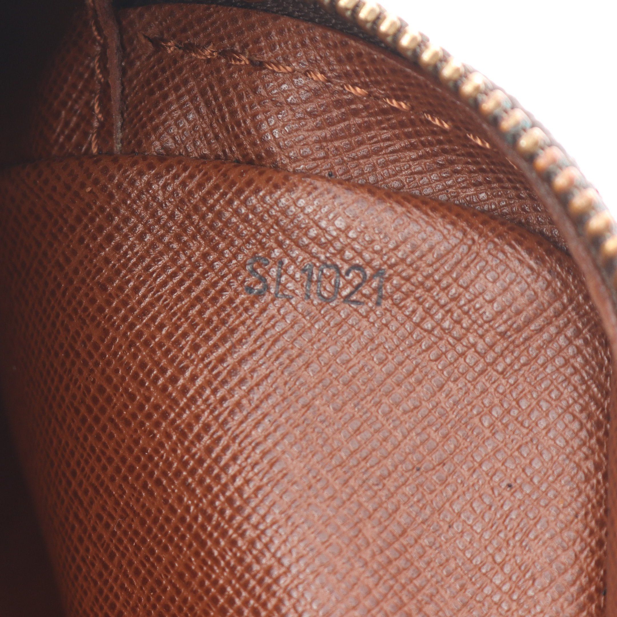 Louis Vuitton Louis Vuitton Marly Dragonne Monogram Clutch Bag Second Leather Brown Size ONE SIZE - 5 Thumbnail