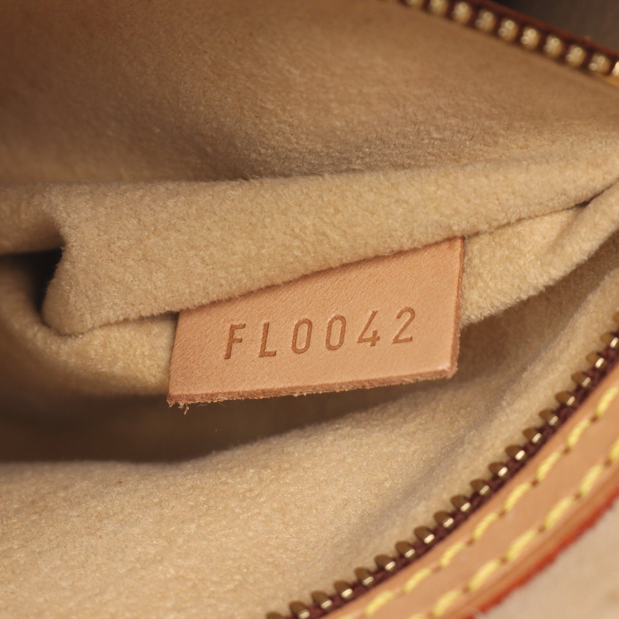 Louis Vuitton Louis Vuitton Looping Mm Monogram Shoulder Bag Leather Brown Size ONE SIZE - 5 Thumbnail