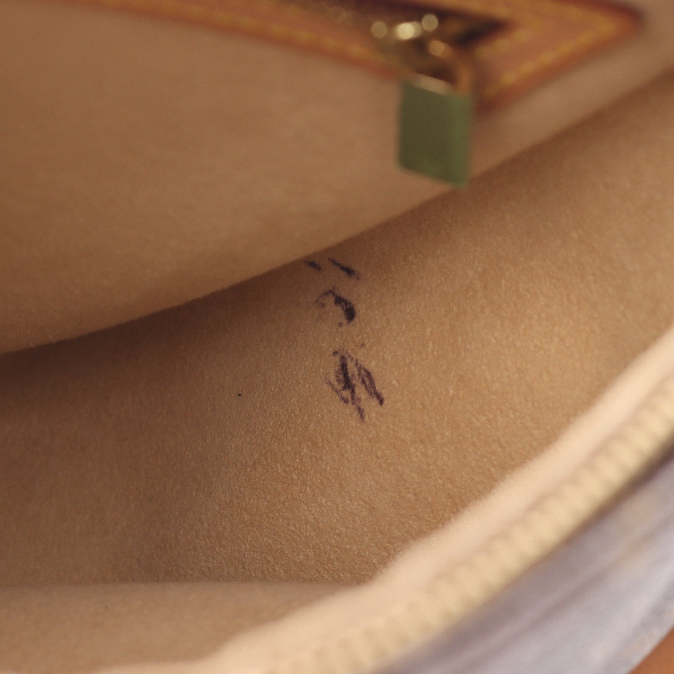 Louis Vuitton Louis Vuitton Looping Mm Monogram Shoulder Bag Leather Brown Size ONE SIZE - 11 Thumbnail