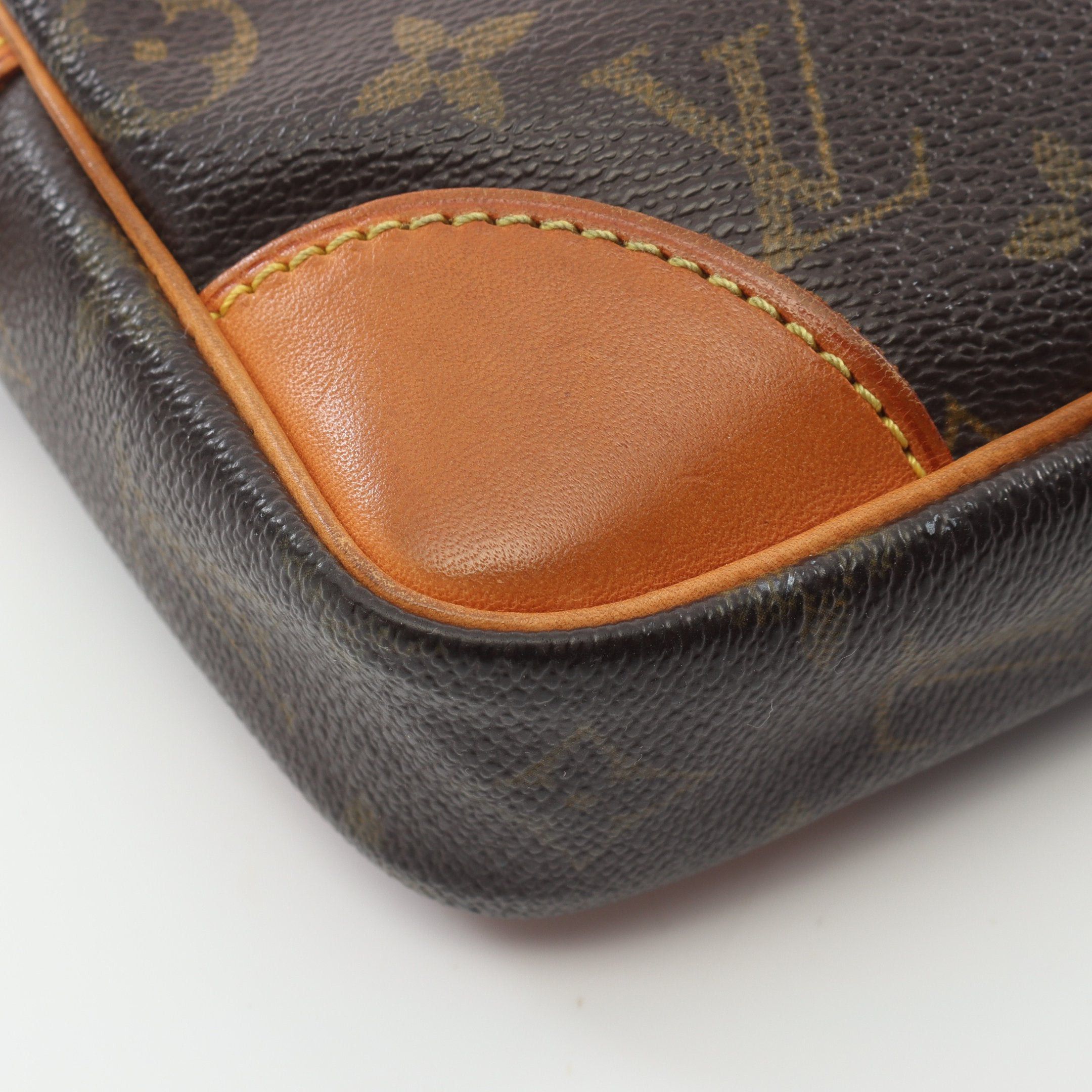 Louis Vuitton Louis Vuitton Marly Dragonne Monogram Clutch Bag Second Leather Brown Size ONE SIZE - 6 Thumbnail