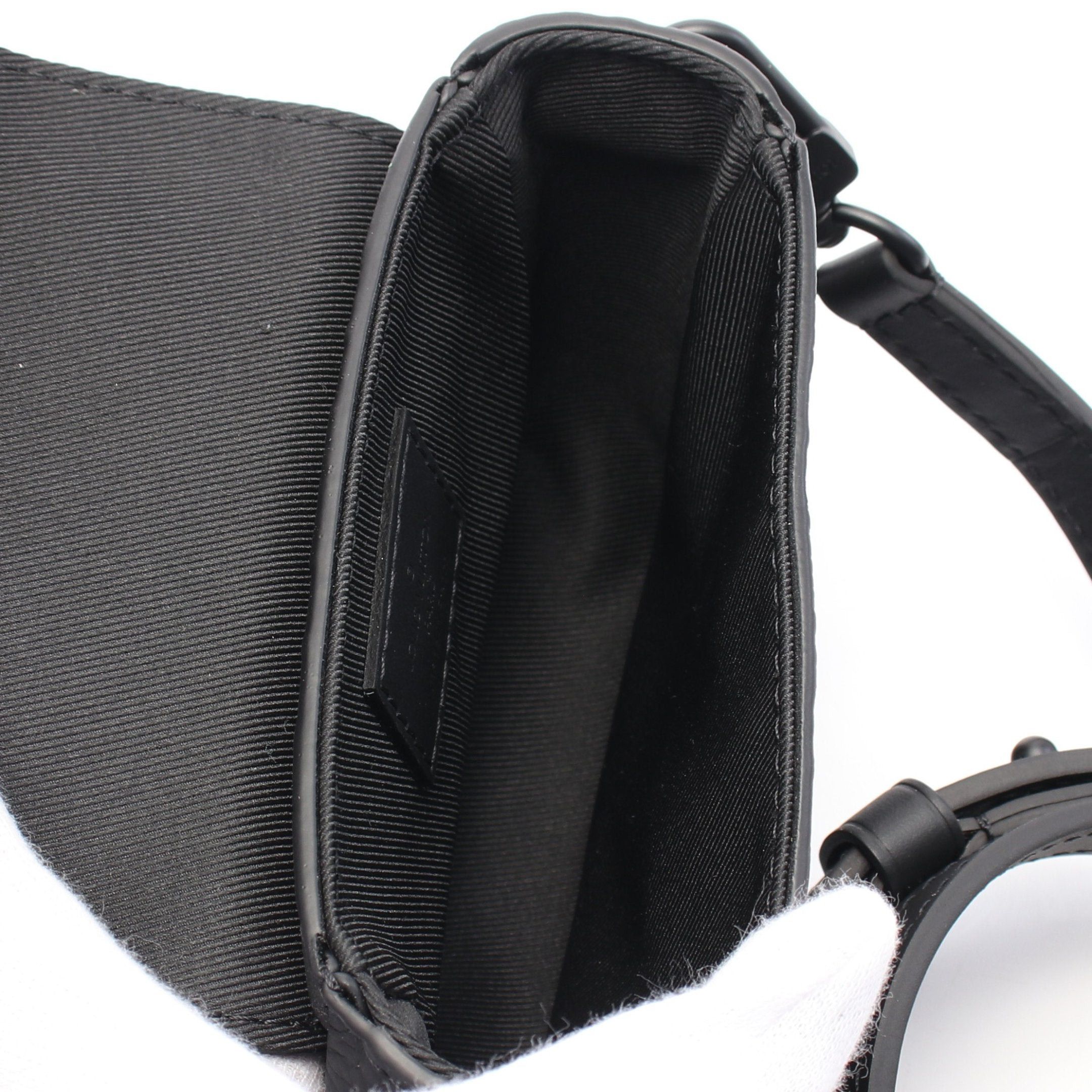 Louis Vuitton Louis Vuitton Pico S-Lock Taurillon Monogram Noir Handbag Leather Black Size ONE SIZE - 3 Thumbnail