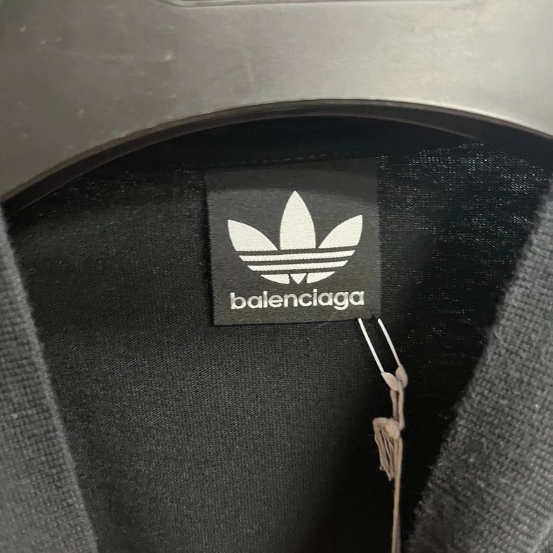 Balenciaga Balenciaga Adidas Black Logo Embroidered T-shirt Size US M / EU 48-50 / 2 - 2 Thumbnail