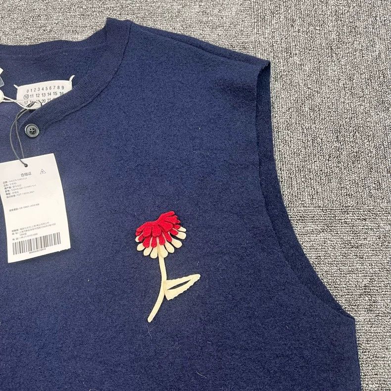 Maison Margiela Maison Margiela Knit Floral Vest Size S Size US S / EU 44-46 / 1 - 6 Thumbnail