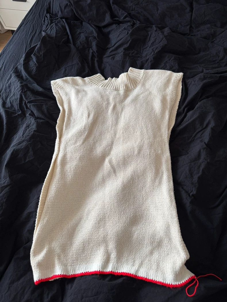 Maison Margiela Maison Margiela Knit Sleeveless Vest with Stain Size US M / EU 48-50 / 2 - 2 Thumbnail