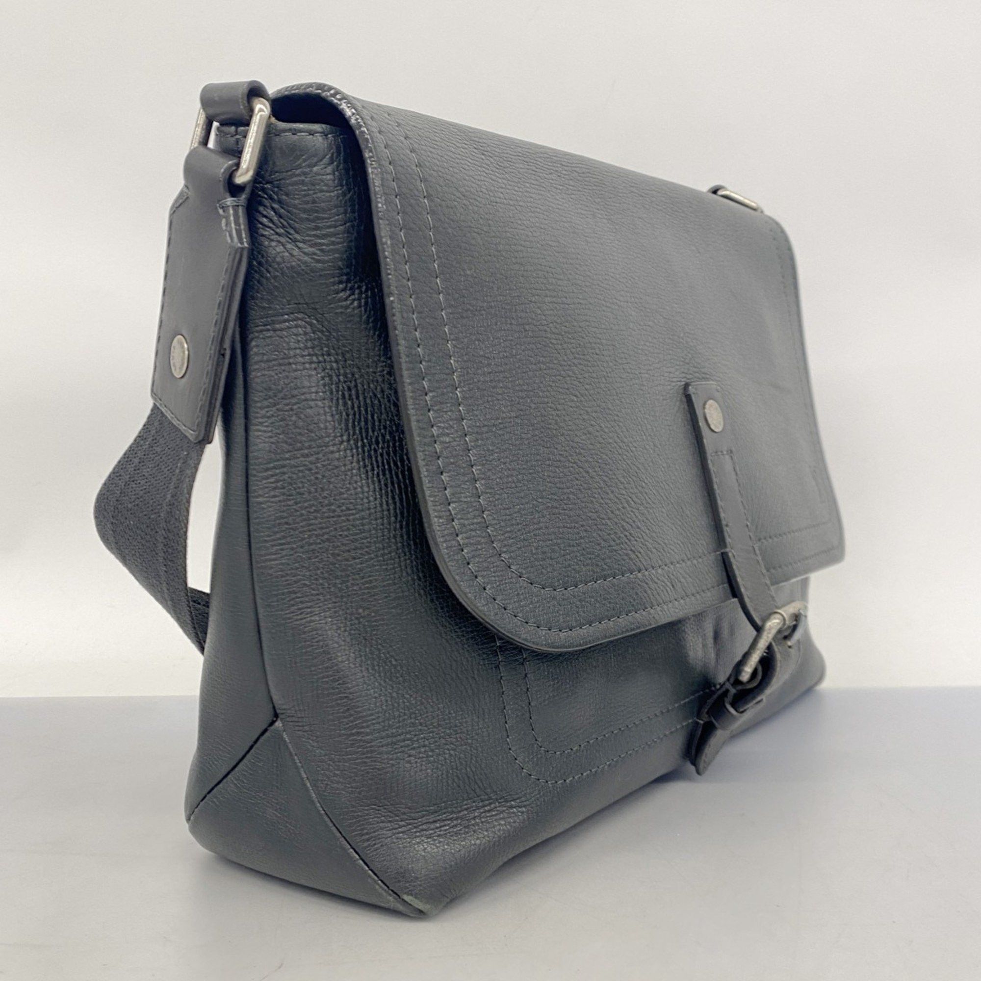 Louis Vuitton Louis Vuitton Utah shoulder Size ONE SIZE - 3 Thumbnail
