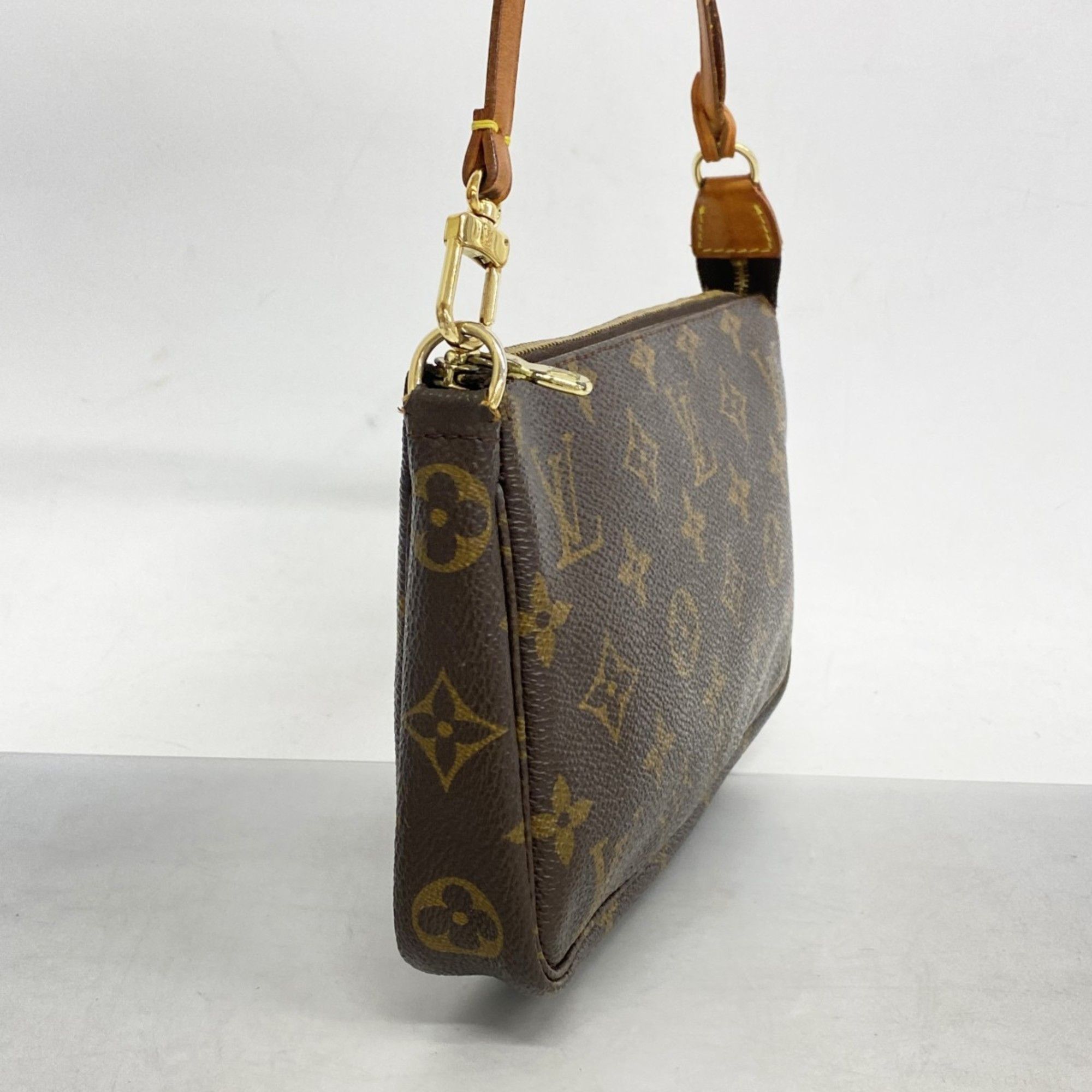 Louis Vuitton Louis Vuitton Pochette Accessoire clutch Size ONE SIZE - 3 Thumbnail