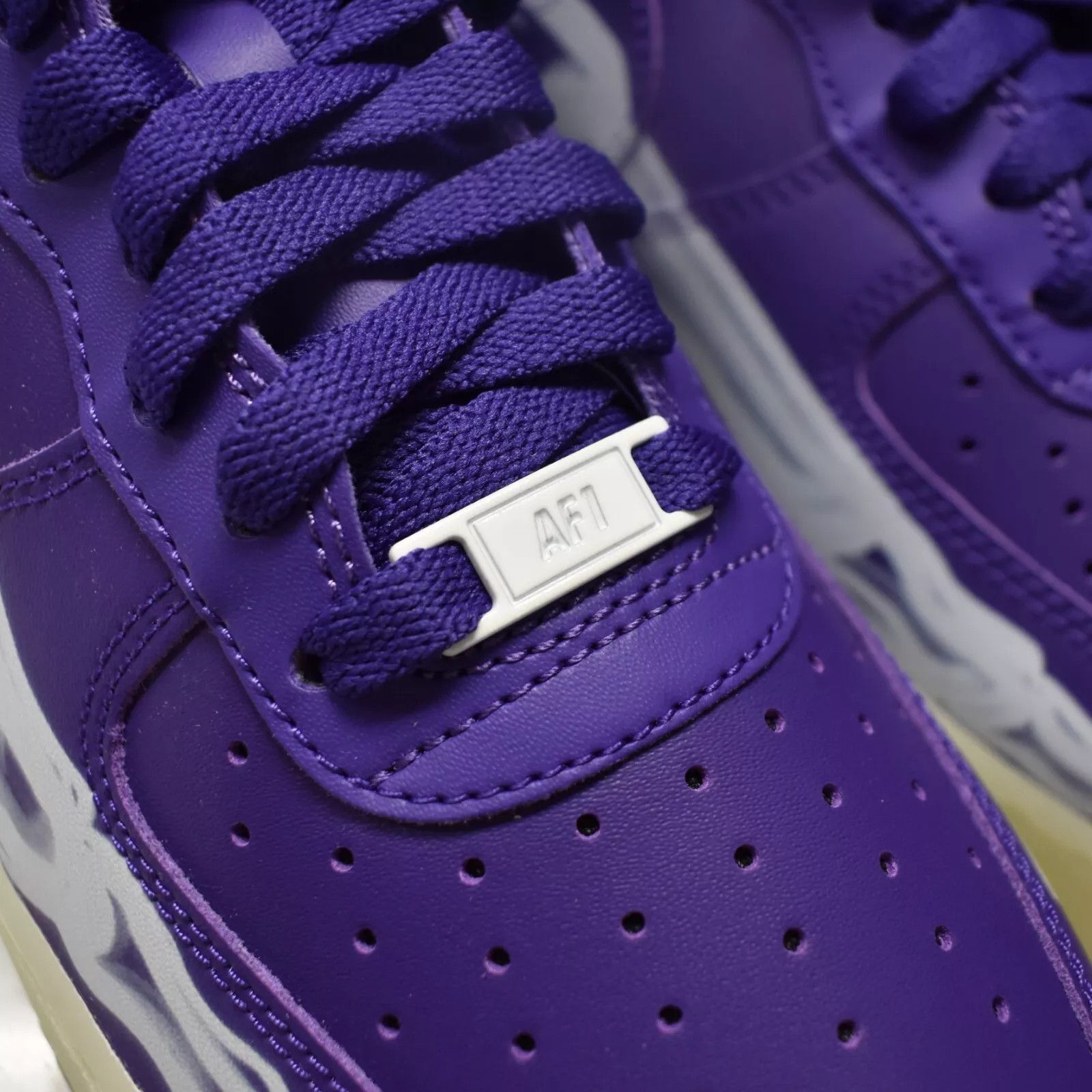Nike Nike Air Force 1 QS Purple Skeleton Halloween 2021 Size US 9.5 / EU 42-43 - 10 Thumbnail
