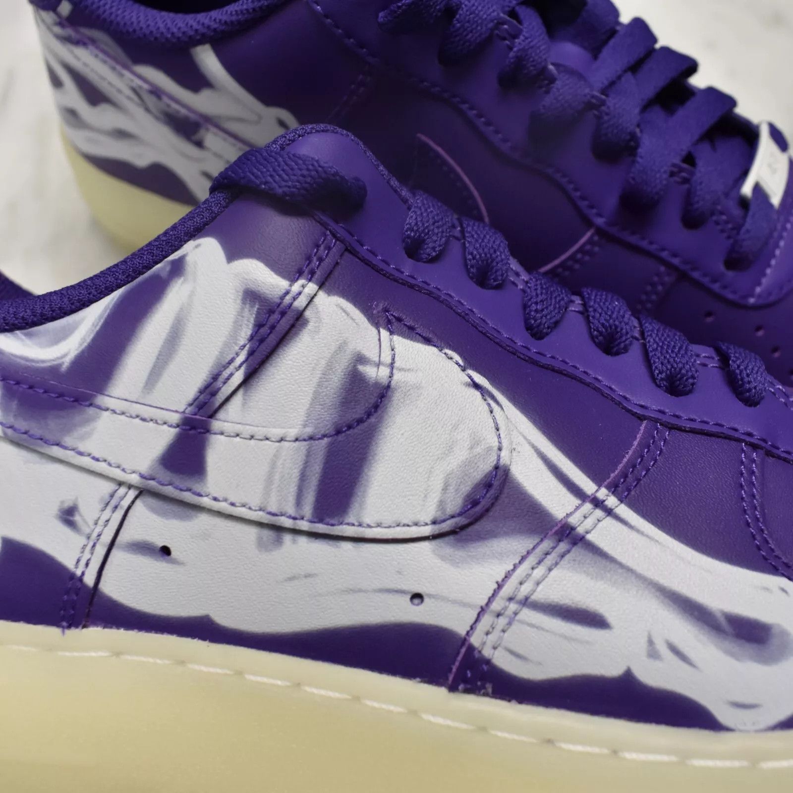 Nike Nike Air Force 1 QS Purple Skeleton Halloween 2021 Size US 9.5 / EU 42-43 - 8 Thumbnail