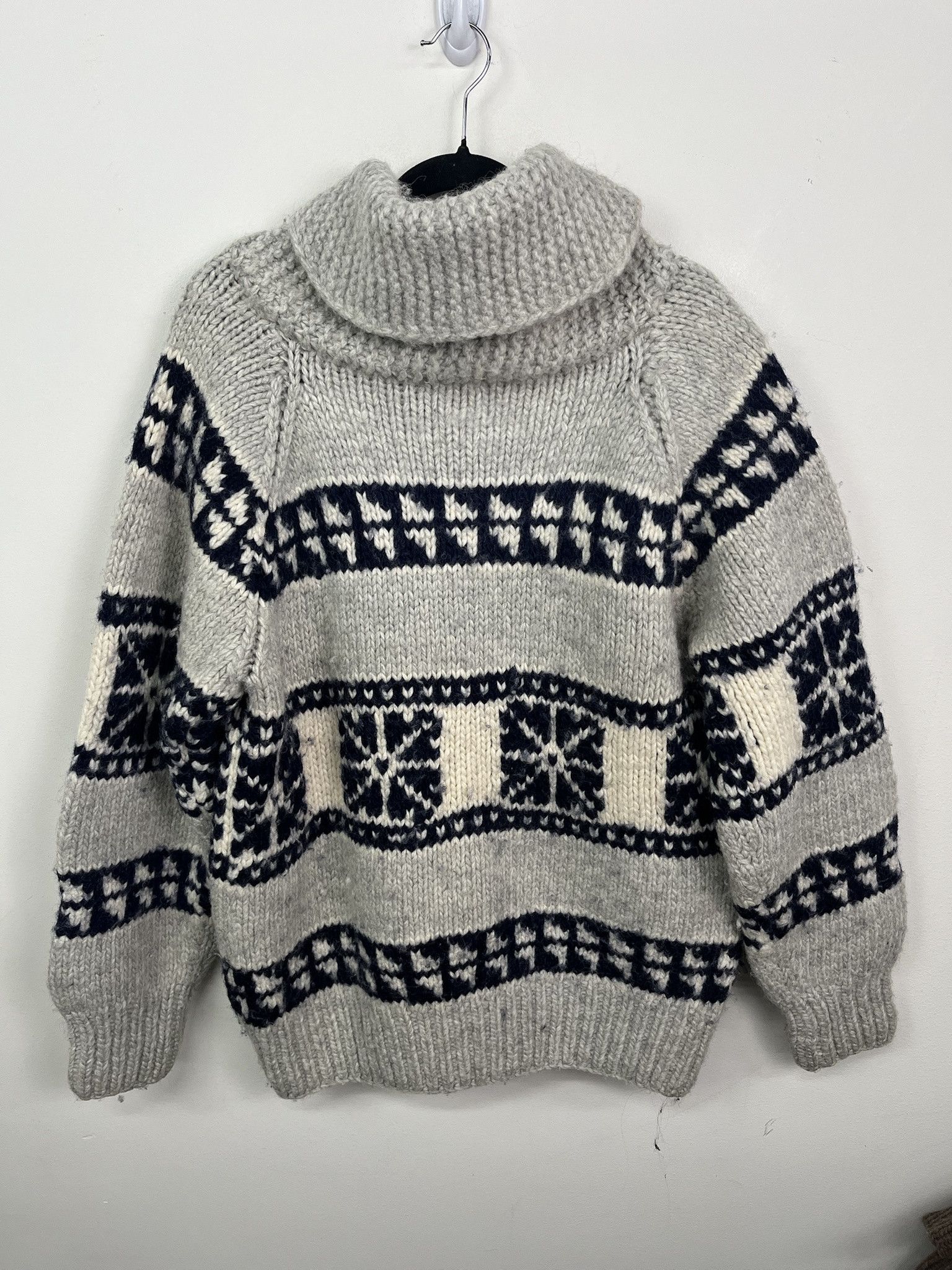 Vintage Vintage 1970s Snowflake Striped Cowichan Cardigan Zip Thick Knit Sweater Size M Size US M / EU 48-50 / 2 - 3 Thumbnail