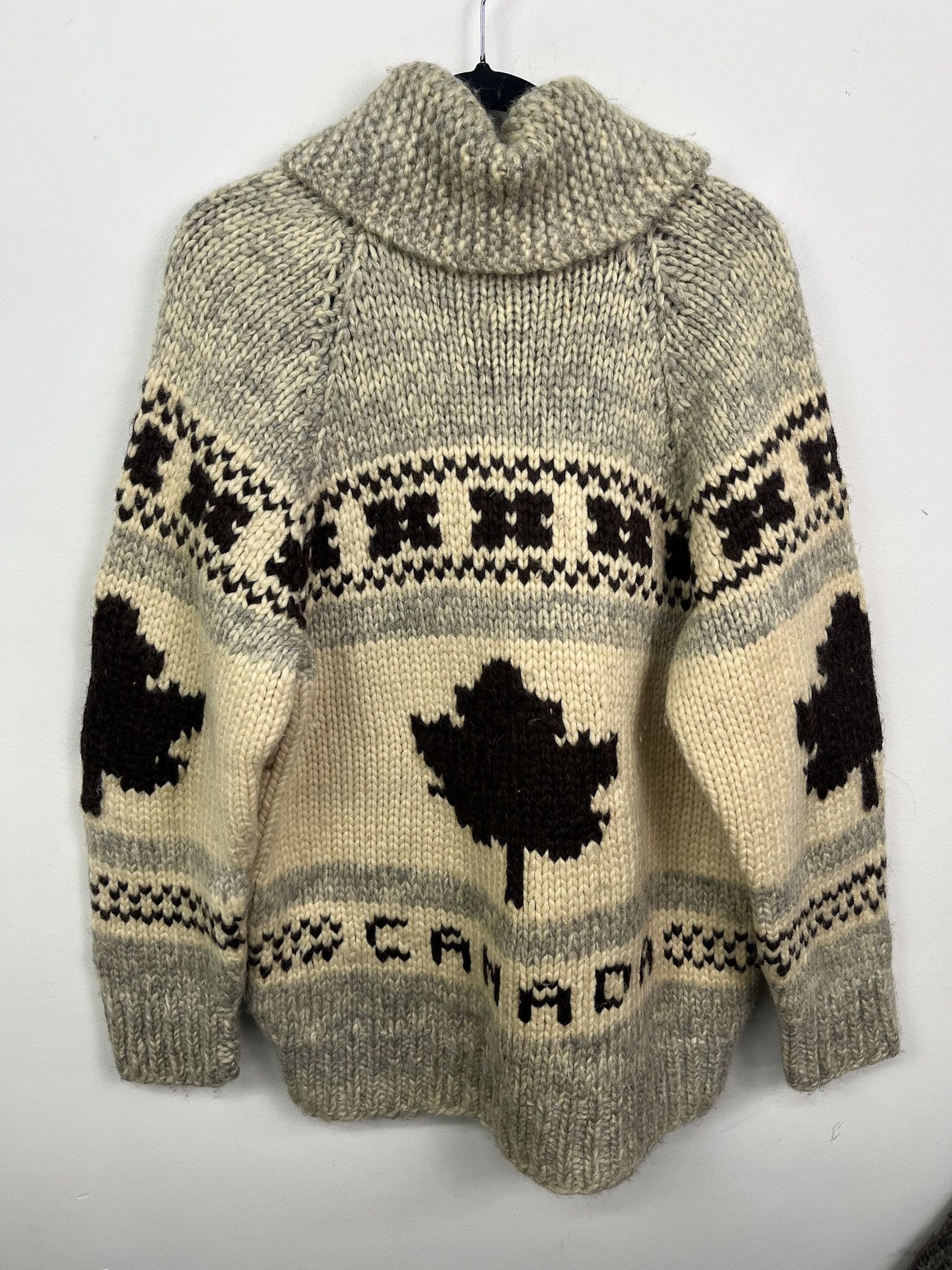Vintage Vintage 1970s Canada Maple Leaf Cardigan Button Up Thick Knit Sweater Size M Size US M / EU 48-50 / 2 - 2 Thumbnail