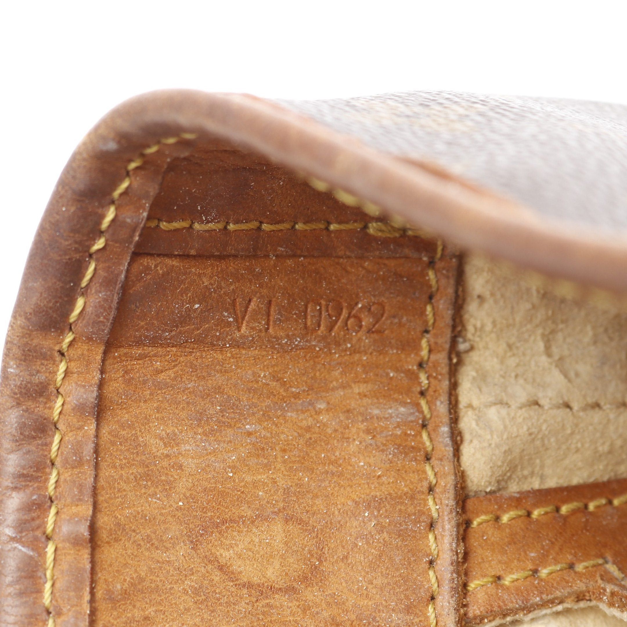 Louis Vuitton Louis Vuitton Bucket Pm Monogram Handbag Leather Brown Size ONE SIZE - 5 Thumbnail