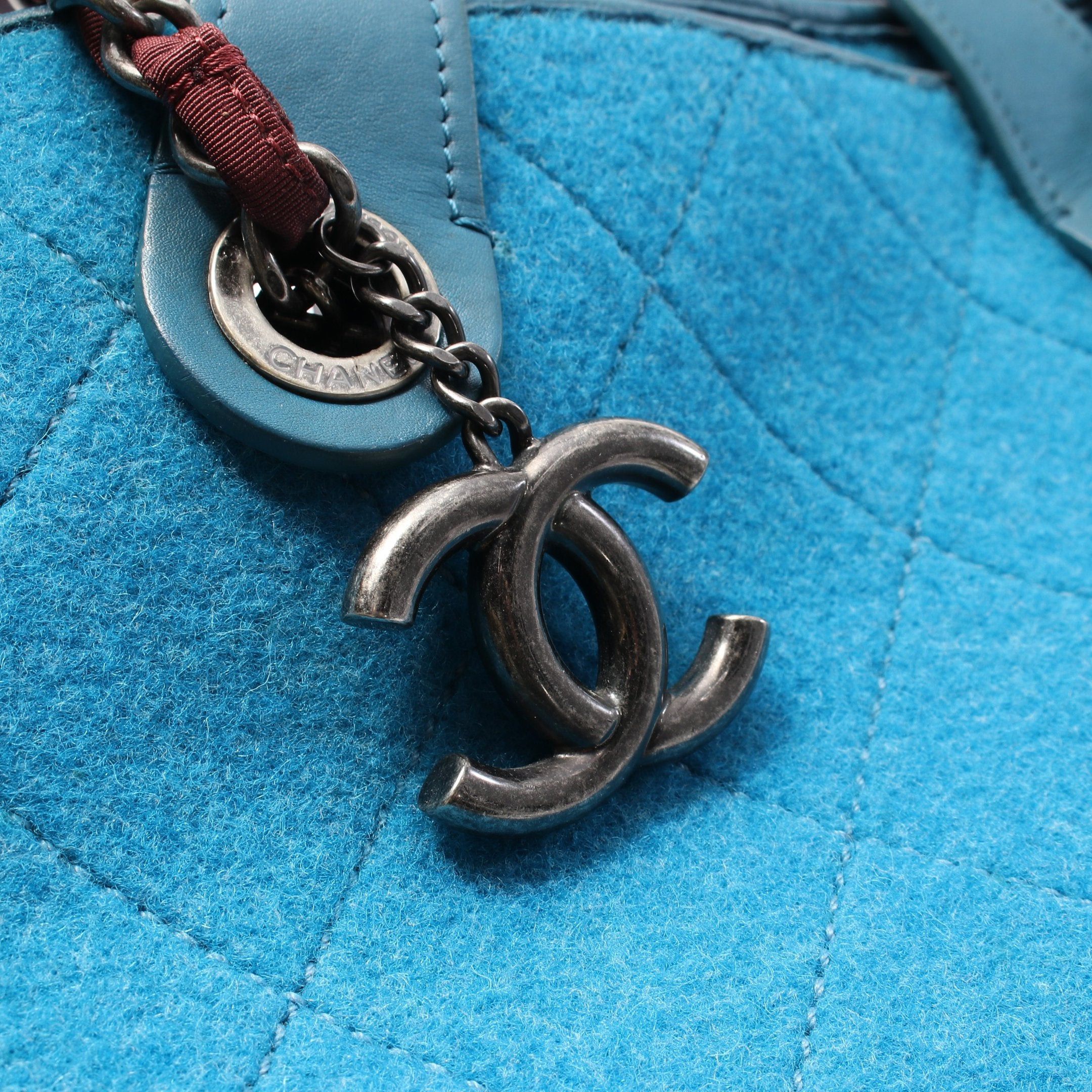 Chanel Chanel Matelasse Shoulder Bag Tote Wool Leather Turquoise Blue Antique Silver Hardware Size ONE SIZE - 11 Thumbnail