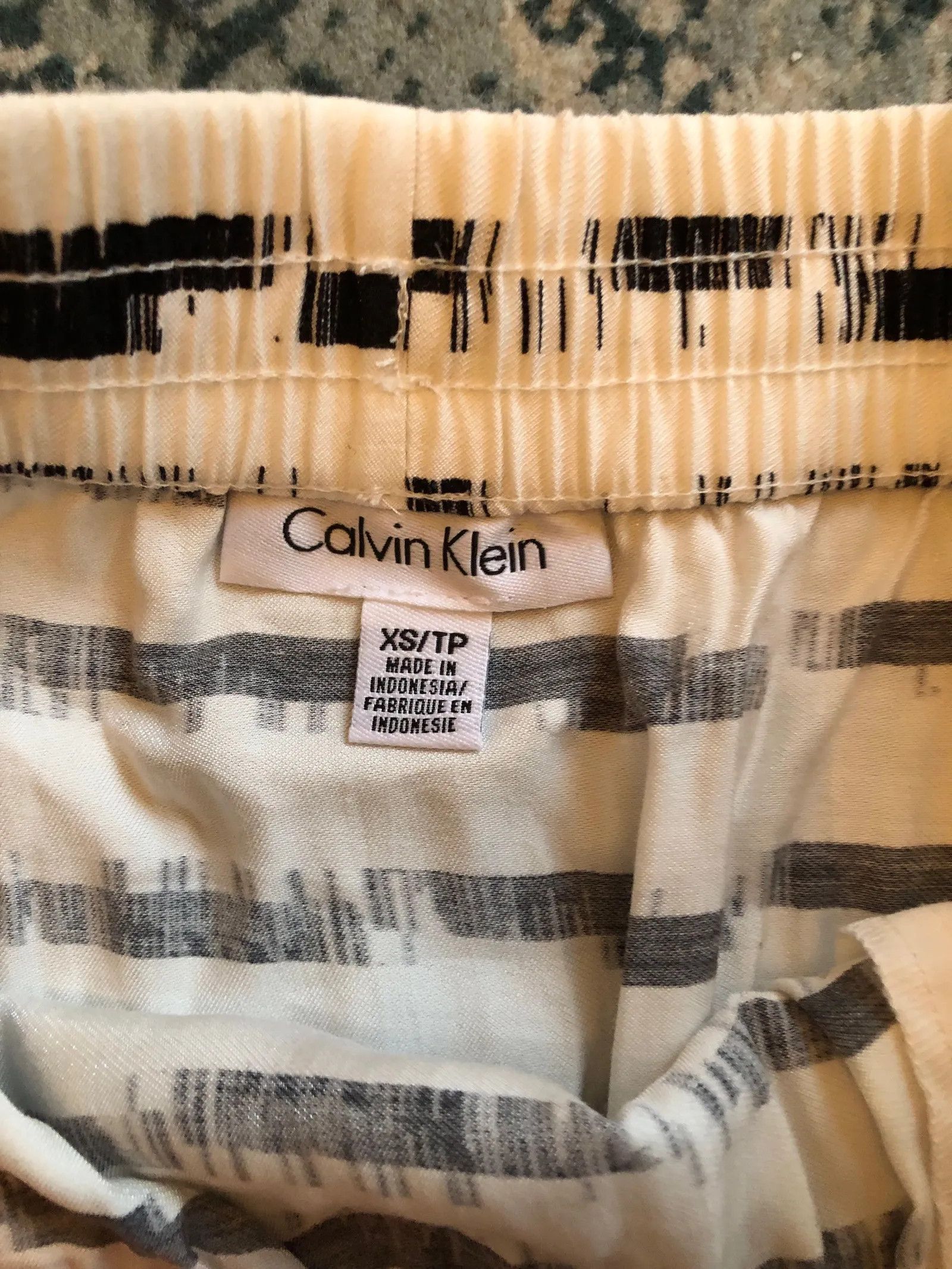 Calvin Klein Calvin Klein Skirt Size 25" / US 0 / IT 36 - 2 Thumbnail