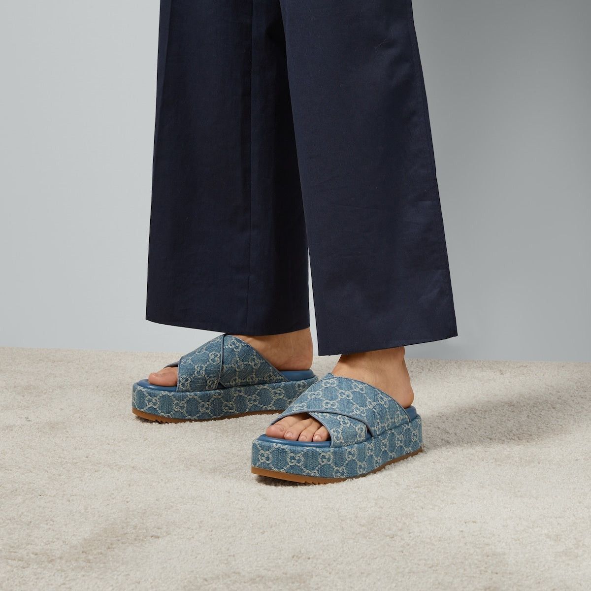 Gucci Gucci GG Denim Platform Slide Sandals SIZE 39 Size ONE SIZE - 4 Thumbnail