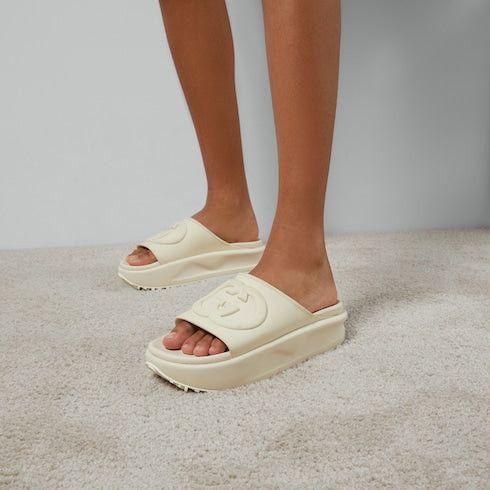 Gucci Gucci Interlocking G Rubber Slide Sandals SIZE 40 Size ONE SIZE - 4 Thumbnail